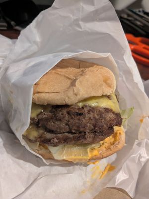 Petey’s Burger by null