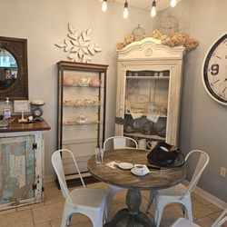 Dolce Amar Sweets To Love - Nice places to sit. Outdoor seating as well for those warmer days.