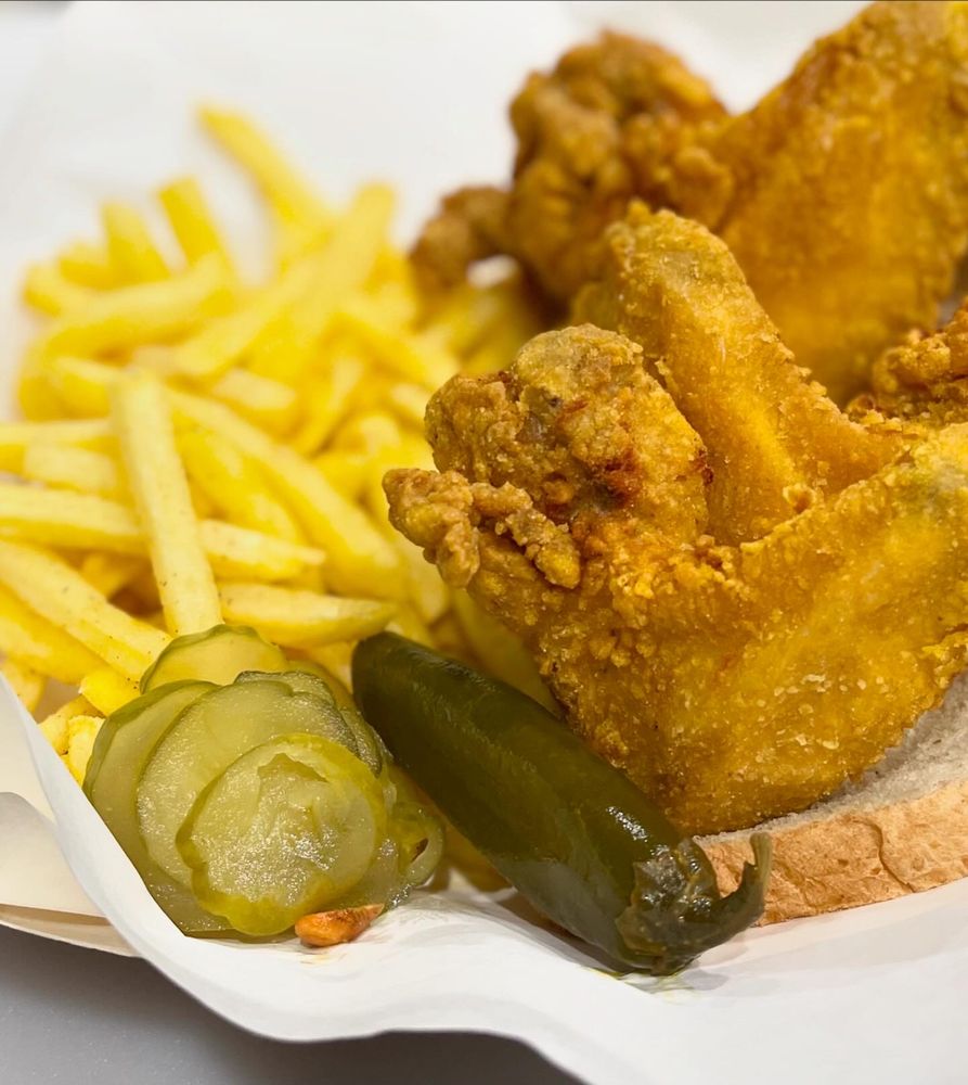 Chick N Headz Logo