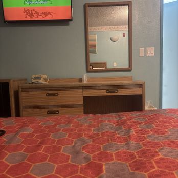 Chester Inn Motel - Room - Hotels Near Me - Stanton, California