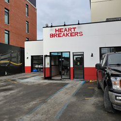 Heartbreakers Pizza - Front of the restaurant. This is their second location. It's on Winona Ave.