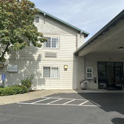 Creekside Inn & Suites