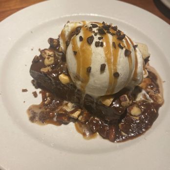 Houston's Restaurant - brownie - New American Near Me - Irvine, California