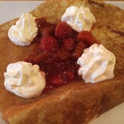Crêpe de saison : compotée fraises-rhubarbe