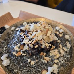 Black sesame milk snow bingsu Black sesame milk snow bingsu