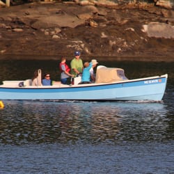 West Harbor Recreation - Out for a family outing in the Handy Billy 21