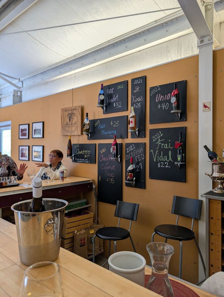 Cardinal Point Vineyard & Winery - vineyard in Afton, VA