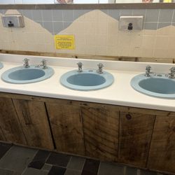 Chocorua Camping Village - Sinks in women's bathroom