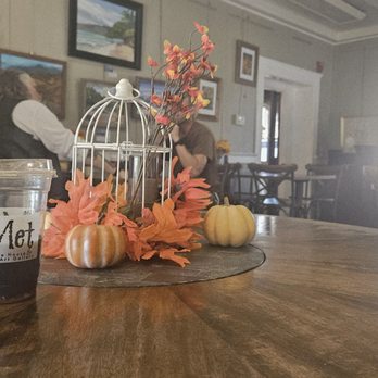 The Metropolitan Coffeehouse - How Halloweeny: pumpkins, orange, and "The Met" font. - Coffee & Tea Near Me - North Conway, New Hampshire The Metropolitan Coffeehouse - How Halloweeny: pumpkins, orange, and "The Met" font. - Coffee & Tea Near Me - North Conway, New Hampshire