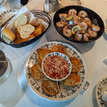 Petit Paree Restaurant & Lounge - Toasted Ravioloi, Shrimp, and Bread! - French Near Me - Festus, Missouri
