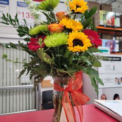 The Fresh Flower Market - This picture does not do the arrangement justice!! I