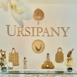 Ursipany - Love all the natural elements at Ursipany! Handmade jewelry, handwoven raffia purses, some well -chosen vintage pieces. Beautiful displays!