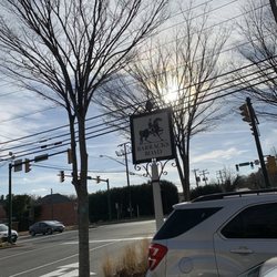 Phenix Salon and Suites - Stop light helps coordinate traffic on Barracks Road