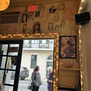 Mona Lisa Restaurant - Front entrance - Italian Near Me - New Orleans, Louisiana Mona Lisa Restaurant - Front entrance - Italian Near Me - New Orleans, Louisiana