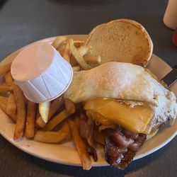 Sharky's Pub & Grub - Bacon burger with egg