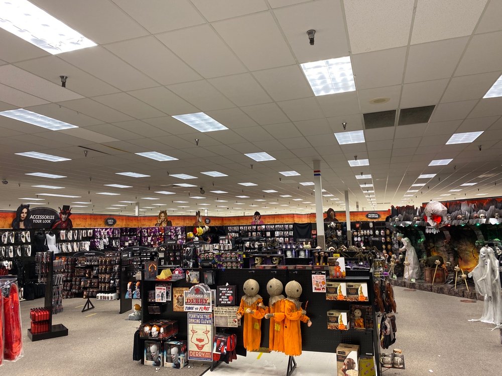 SPIRIT HALLOWEEN Updated August 2024 4060 Riverdale Rd, Riverdale