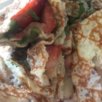 T-Swirl Crepe - Cut into two...still hoping to find my azuki beans...nope nope nope - Creperies Near Me - Flushing, New York