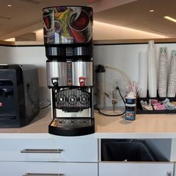 M Health Clinics and Surgery Center - Coffee and tea available in the waiting area