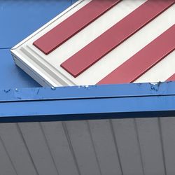 Stripes - Old peeling paint