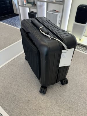 RIMOWA by null