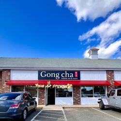 Gong Cha - The shop across from French cleaners & intersection of Farmington & Raymond rd - Outside during grand opening