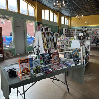 Dragon's Den Books - Bookstores Near Me - Arcadia, Florida Dragon's Den Books - Bookstores Near Me - Arcadia, Florida