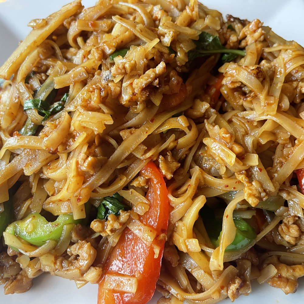 Bee's Thai Cuisine - Drunken Noodles Stir-fried medium rice noodles with sliced bamboo, carrot, bell pepper, basil leaves, and ground chicken - Thai Near Me - Providence, Rhode Island