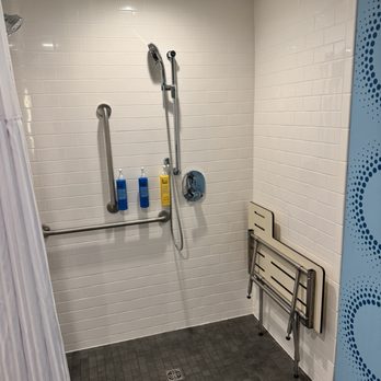 Tru by Hilton Burlington - Handicap accessible shower - Hotels Near Me - Burlington, New Jersey