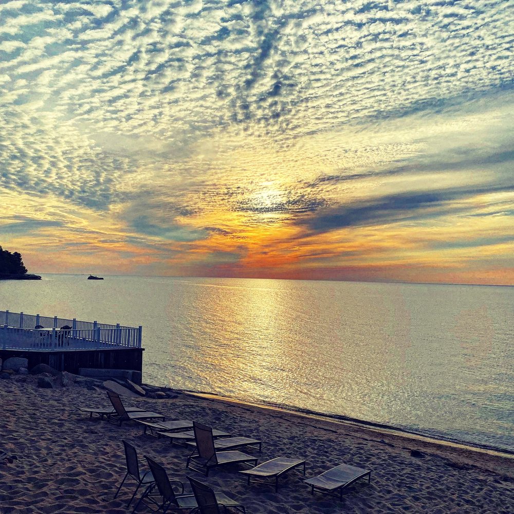 MOTEL & APARTMENTS Updated September 2024 11 Photos & 13 Reviews 158 W Spring