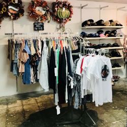 The Pink Llama Boutique - Signs, hats & T-Shirts