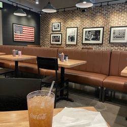 Jim 'N Nick's Bar-B-Q - Dining room