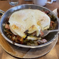 Jasper's Cafe - The North Shore skillet. Green pepper, onion, mushroom, ham and cheese.