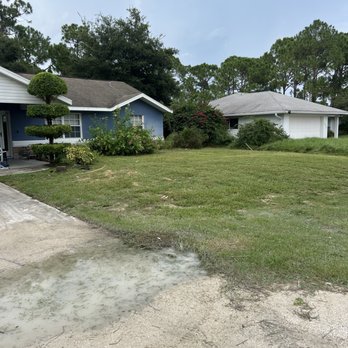 Highlands Lawn Guy - Front yard in Sebring - Lawn Services Near Me Highlands Lawn Guy - Front yard in Sebring - Lawn Services Near Me
