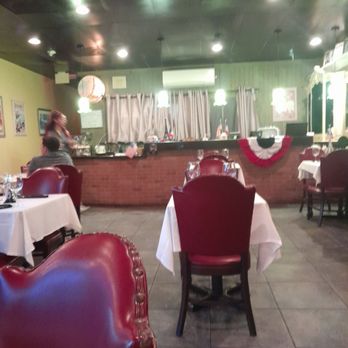 Escargot Bistro - Tables - French Near Me - Oakland Park, Florida