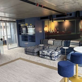 Hotel Corbin - 6th floor lounge area - Hotels Near Me - Quebec City, Quebec