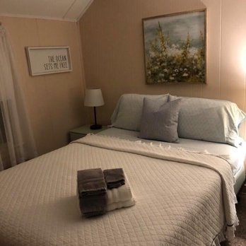 Bar Harbor Cottages & Suites - Main bed - Guest Houses Near Me - Bar Harbor, Maine