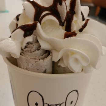 Zero Degrees - Oreo Ice Cream with whip cream and chocolate syrup - Ice Cream & Frozen Yogurt Near Me - Edison, New Jersey