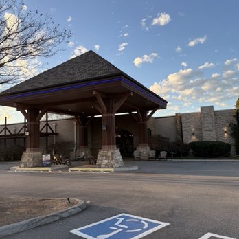 Lakeside Tavern - Outside view - New American Near Me - Knoxville, Tennessee