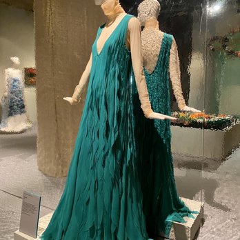 Museo Salvatore Ferragamo - Mother (2018) by Tiziano Guardini (Roma, Italy) - Non-violent silk with recycled nyon sweater jersey - Museo Salvatore Ferragamo - Art Museums Near Me - Florence, FI