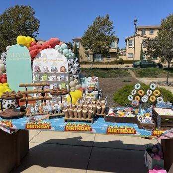 Hella Balloons - Balloon Services Near Me
