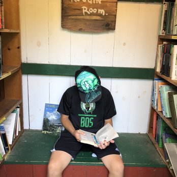 The Book Barn - Used Bookstore Near Me - Niantic, Connecticut