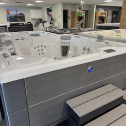 Mainely Tubs - Show room