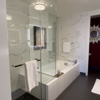 Viceroy Chicago - Bathroom - Hotels Near Me - Chicago, Illinois