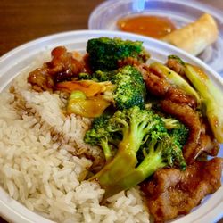 Chen's Bistro - Beef & Beoxcoli Lunch Special