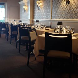 Giannis Steakhouse & Seafood - Inside