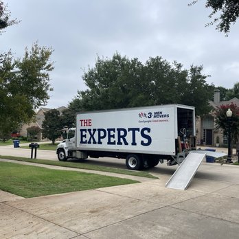 3 Men Movers - Dallas - Nice moving truck with ramp - Movers Near Me - Dallas, Texas