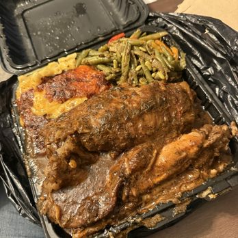 Yai & Toya's Cuisine - Turkey wings with macaroni and cheese and green beans - Food Trucks Near Me - Baltimore, Maryland Yai & Toya's Cuisine - Turkey wings with macaroni and cheese and green beans - Food Trucks Near Me - Baltimore, Maryland