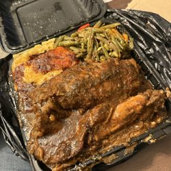 Yai & Toya's Cuisine - Turkey wings with macaroni and cheese and green beans
