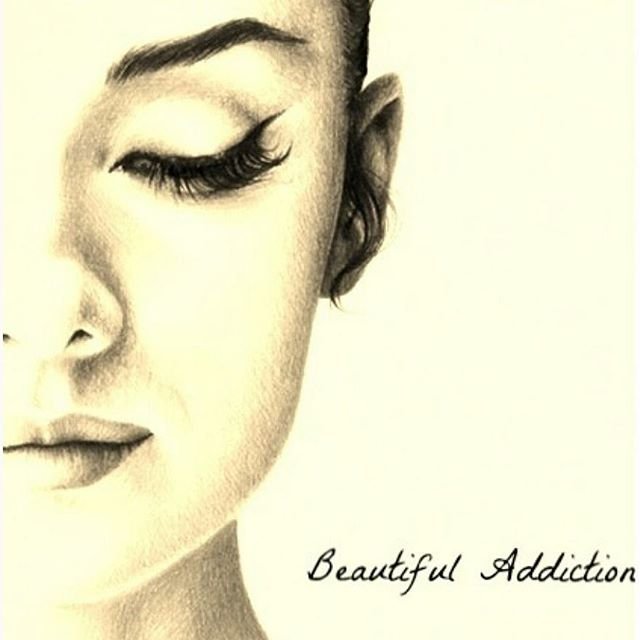 Total Lash Junkie Logo