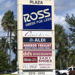 Palm Springs Plaza